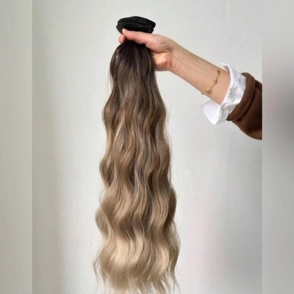 22 in Water Wave Brown to Ash Blonde Balayage Clip in Hair Extensions Set - Picture 2 of 8